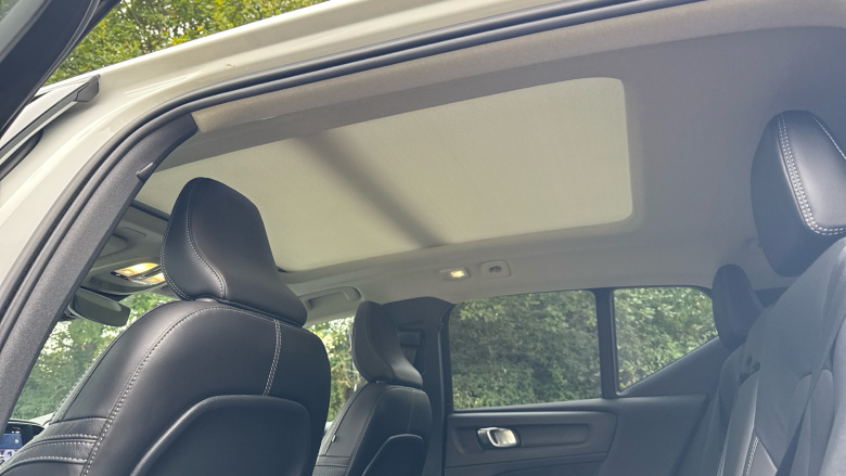 Volvo XC40 2.0 B3P Ultra Dark 5dr Auto Petrol Estate